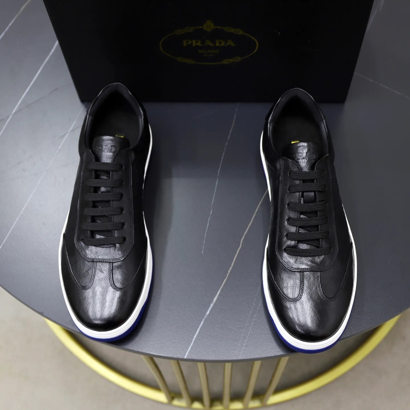 Factory price: 💰640 Prada classic men’s lace-up casual shoes | Imported cowhide upper | Upper stitching layered design, light and breathable | Soft and comfortable | Decorated with PRADA letters on the side | Distinctive sports style, showing the brand style | Lightweight concave and convex pattern rubber soles | Matched with cowhide foot pad lining | Excellent foot feel, fashionable and elegant | Size: 38-44 (45 customized)